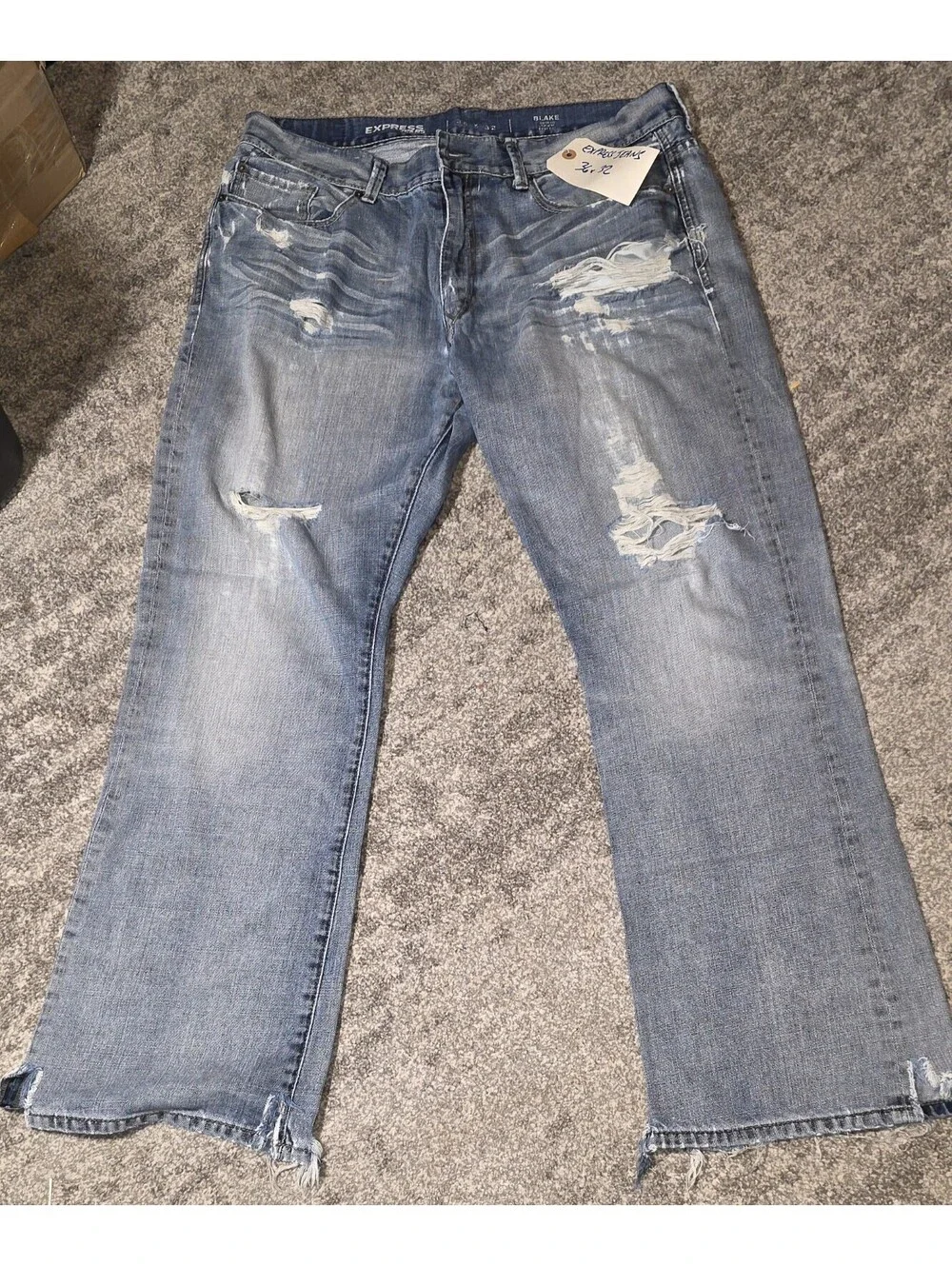 Express Jeans Blake Loose Fit Boot Cut Mens 36Wx32L Blue Denim Distressed Cowboy